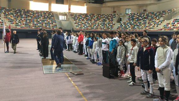 Doğanşehir Ortaokulu Eskrim´de Malatya´yı Temsilen Kocaeli Türkiye Birinciliği Turnuvasına Katıldı.